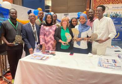Niamey accueille le Salon de l’Orientation Académique et Professionnelle : une visite marquante de l’Ambassadrice des États‑Unis