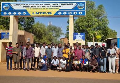 Sortie d’études ce jour au Laboratoire National des Travaux Publics et du Bâtiment avec les étudiants du Département de Génie Civil (L1 & L2) de l’IAT Niger.
